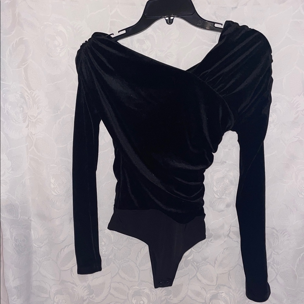 Express Body Contour Black Velvet Long-Sleeve Bodysuit